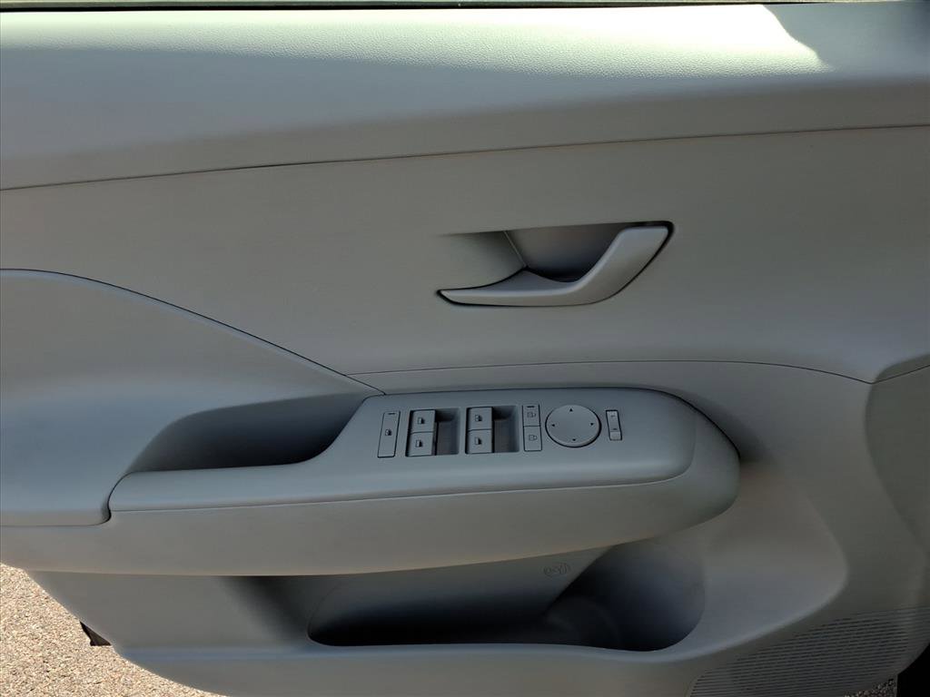 Used 2025 Hyundai Kona SEL image 9