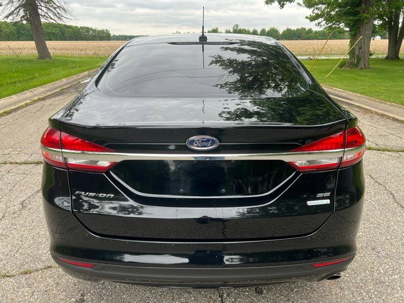Used 2017 Ford Fusion SE FWD image 4