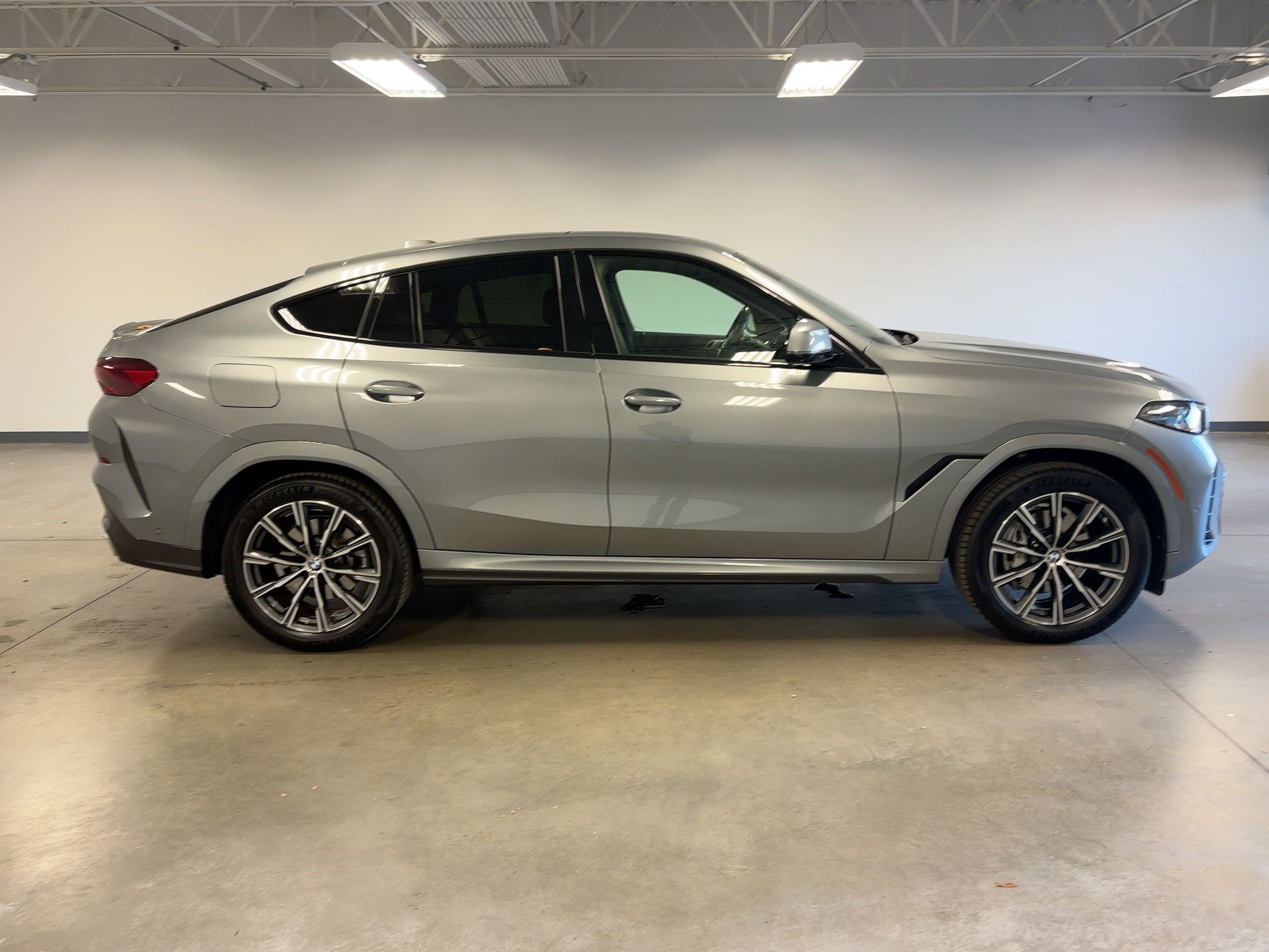 Certified 2024 BMW X6 xDrive40i image 6
