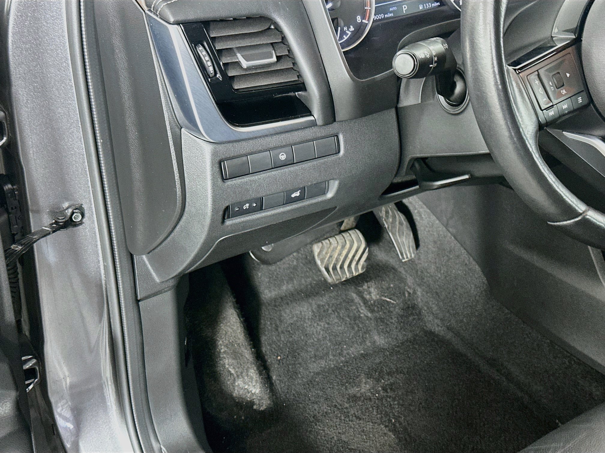 Used 2023 Nissan Rogue SL AWD/4WD image 17