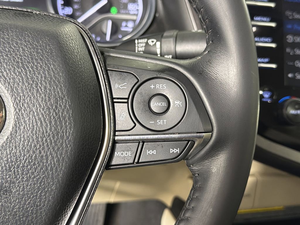 Used 2020 Toyota Camry XLE image 24