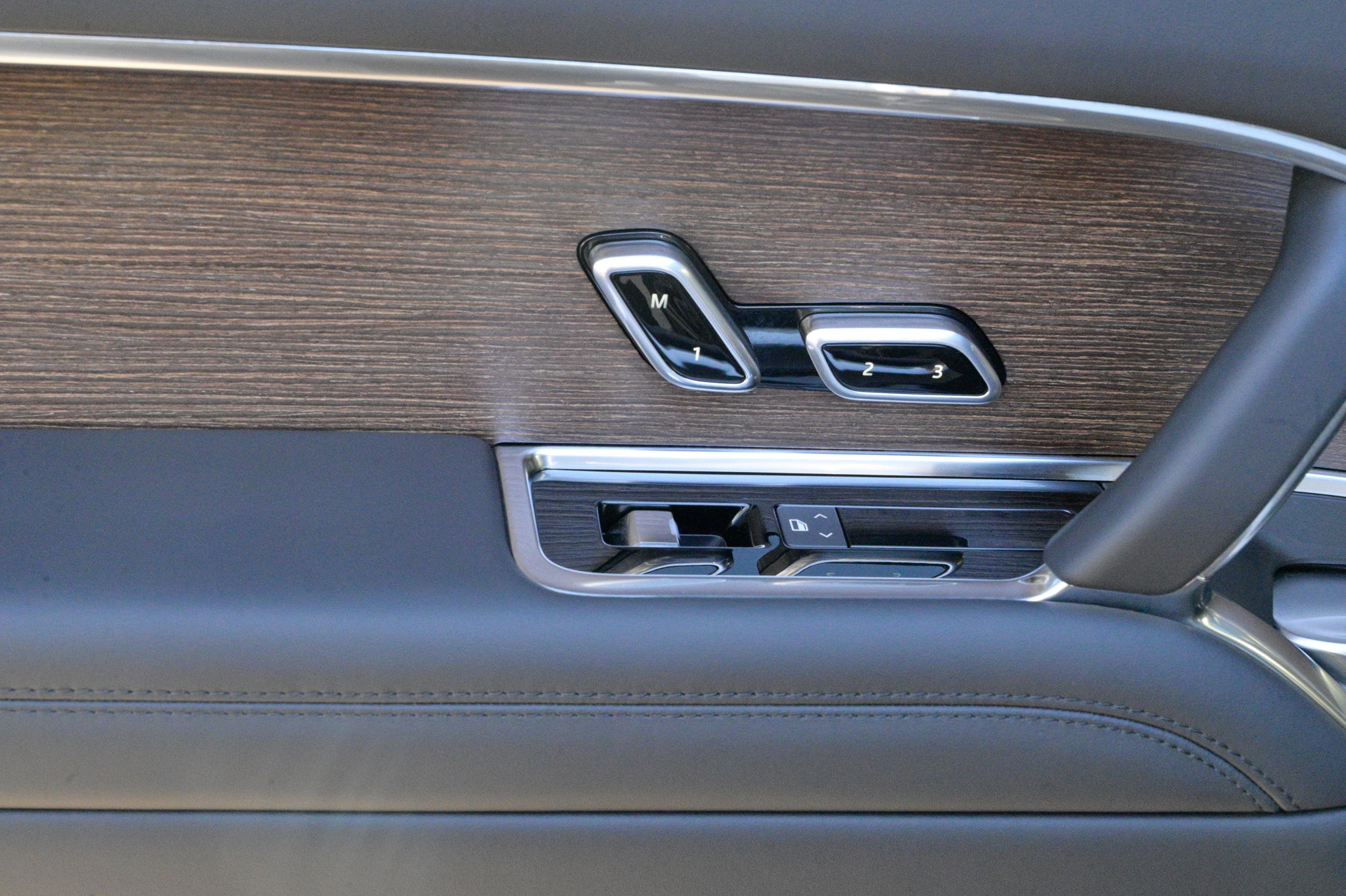 Used 2025 Land Rover Range Rover Long Wheelbase Autobiography image 39