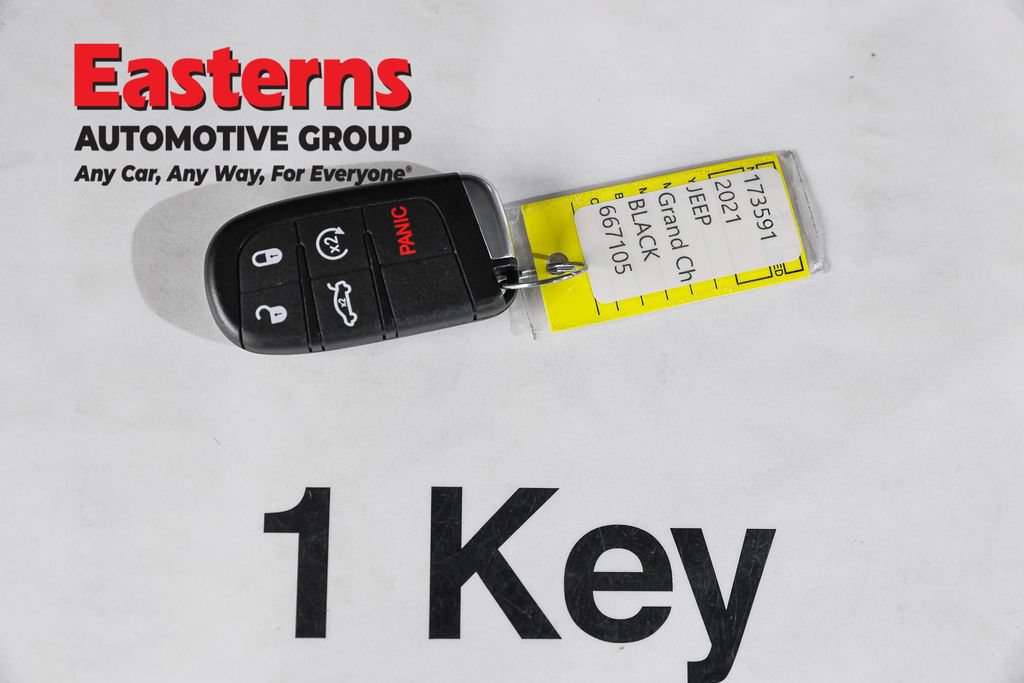 Used 2021 Jeep Grand Cherokee Laredo AWD/4WD image 26