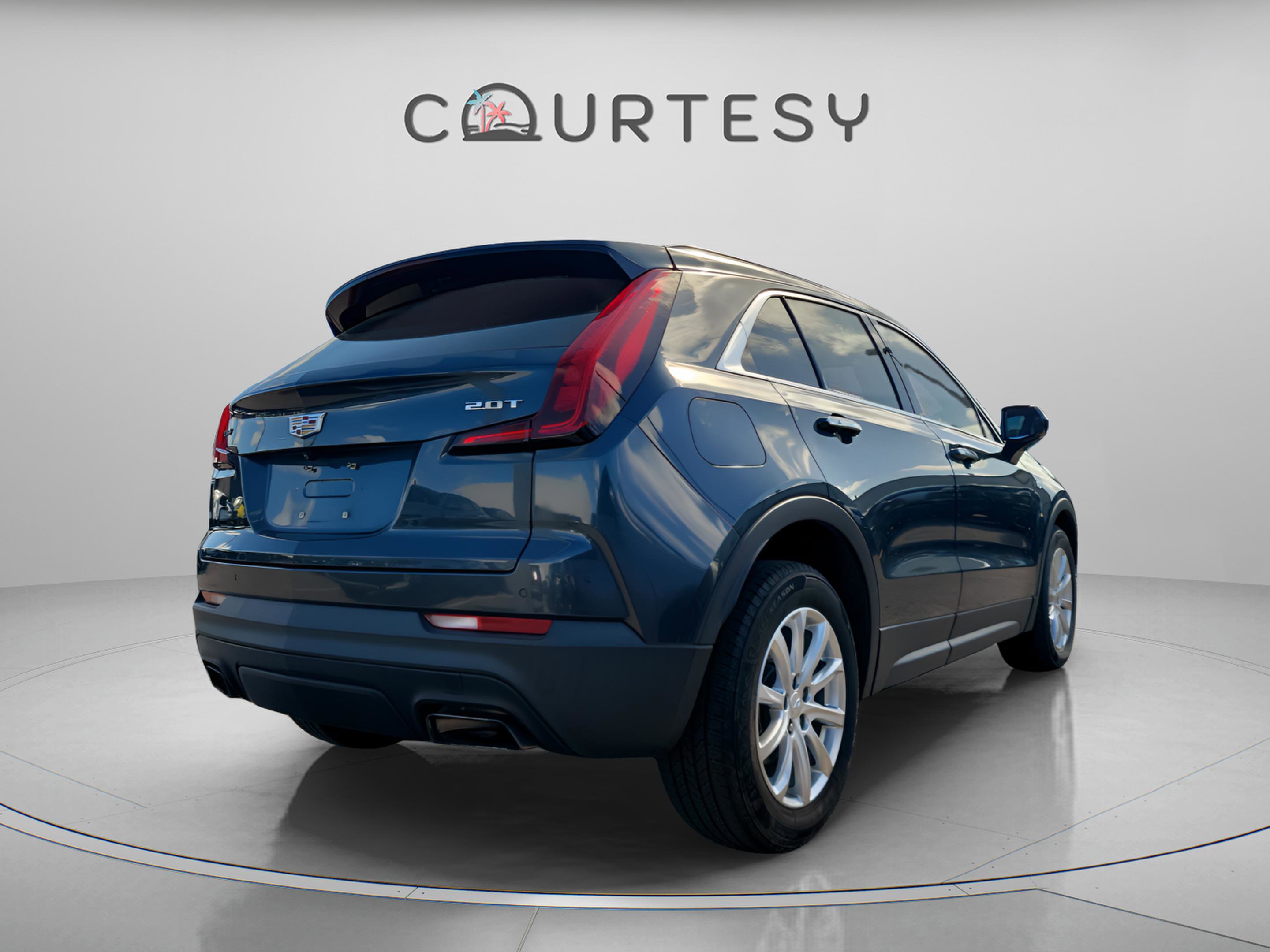 Used 2019 Cadillac XT4 Luxury image 3