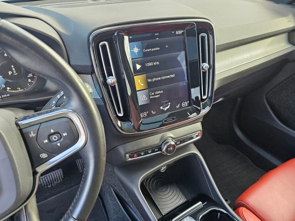Used 2019 Volvo XC40 T4 Inscription image 29