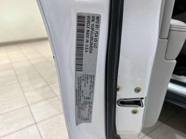 Used 2020 Jeep Cherokee Latitude Lux w/ Comfort/Convenience Group image 28