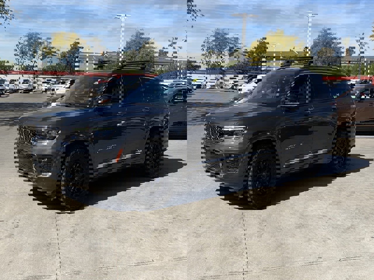 Used 2022 Jeep Grand Cherokee L Overland w/ Luxury Tech Group IV image 4