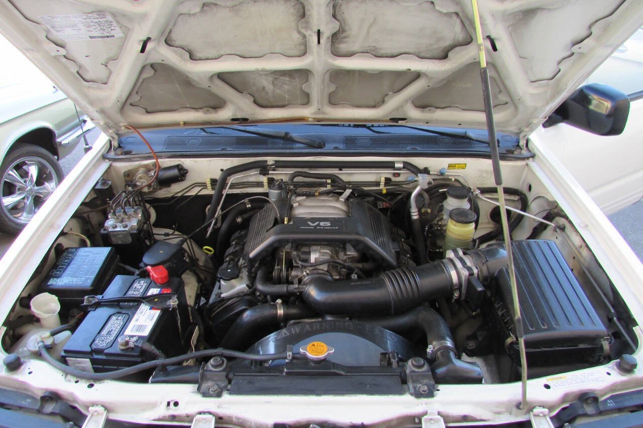 Used 1999 Isuzu Rodeo LS RWD image 19