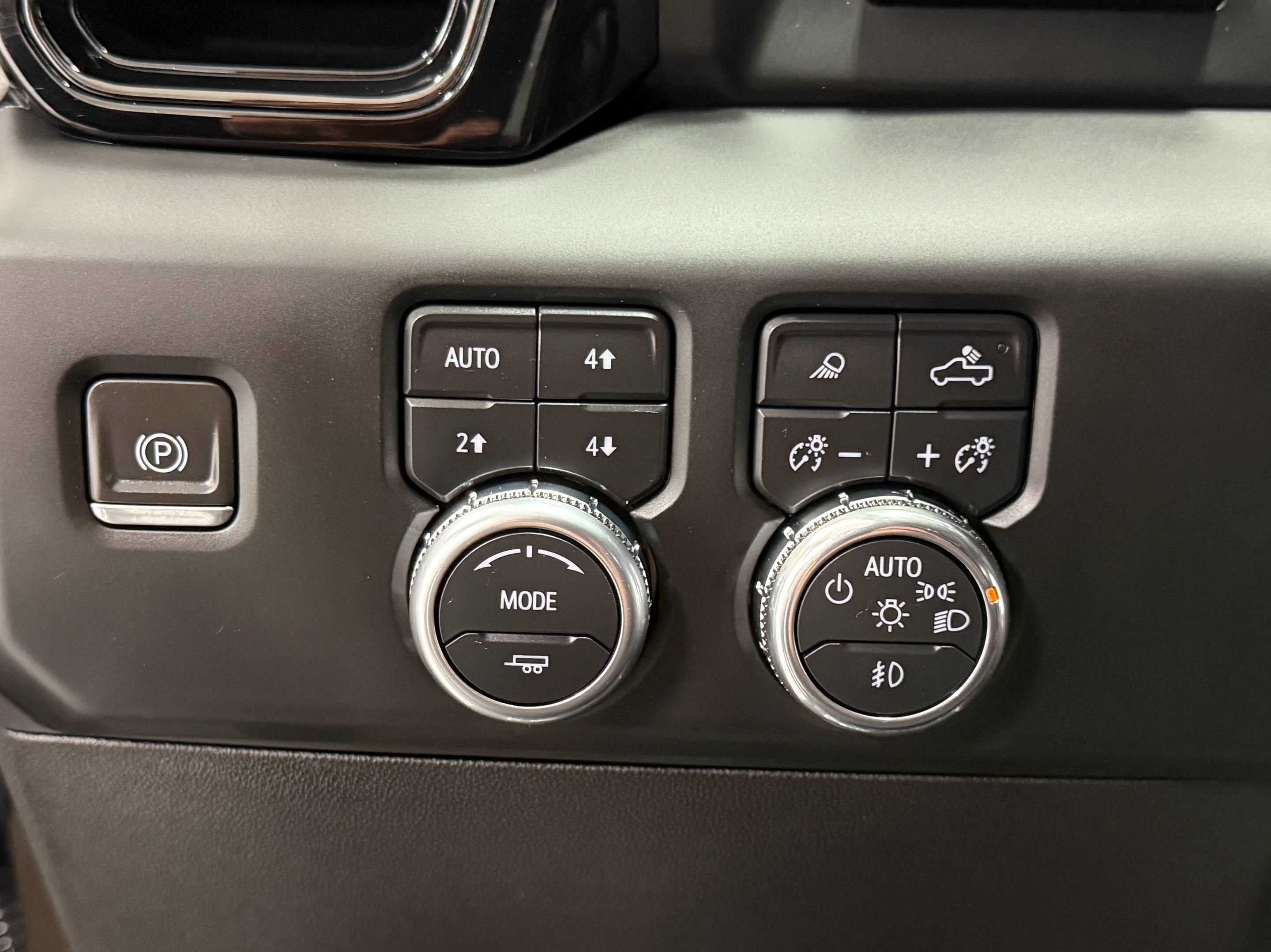 Used 2024 GMC Sierra 1500 AT4 w/ Technology Package AWD/4WD image 26