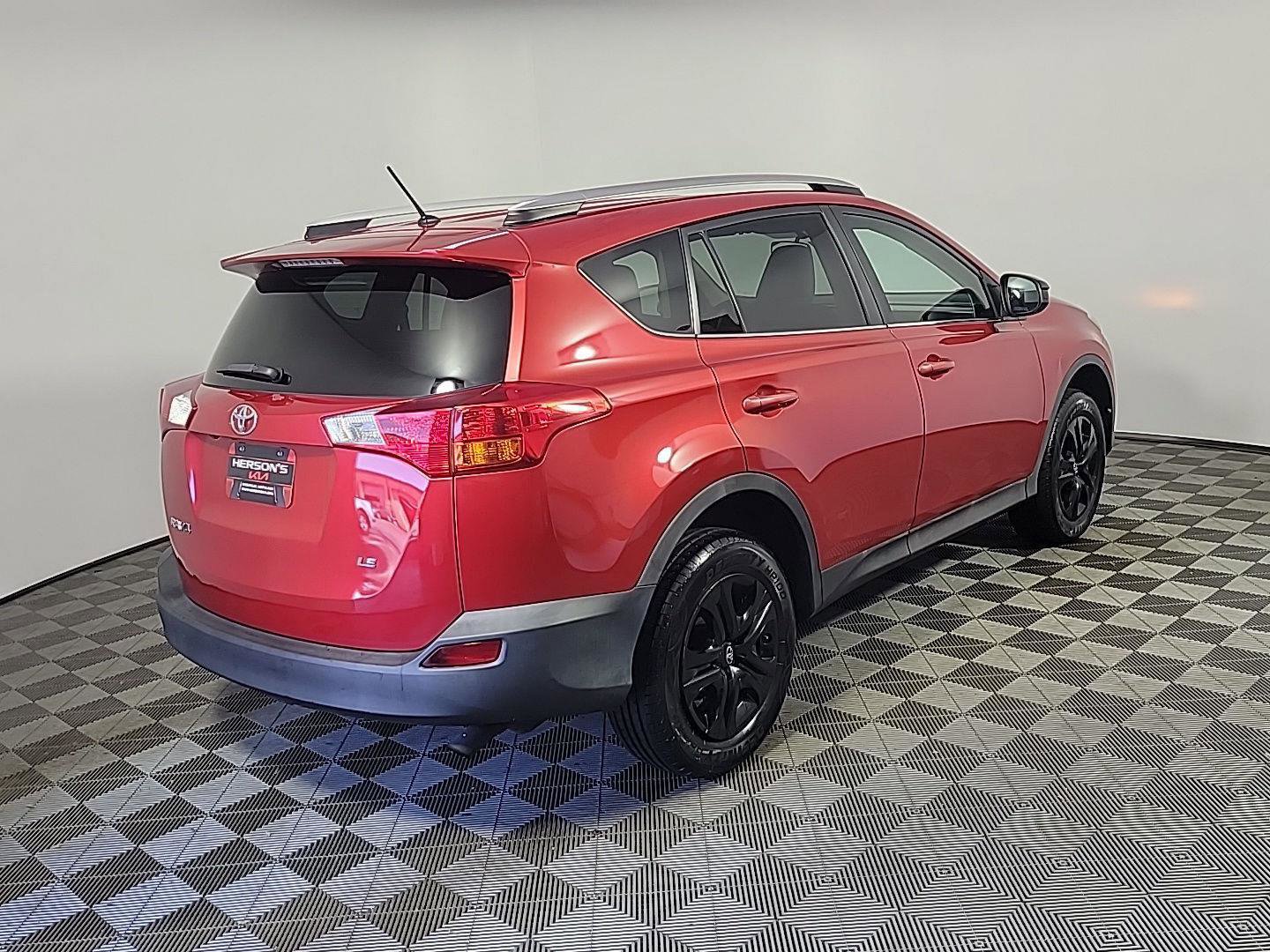 Used 2015 Toyota RAV4 LE image 4