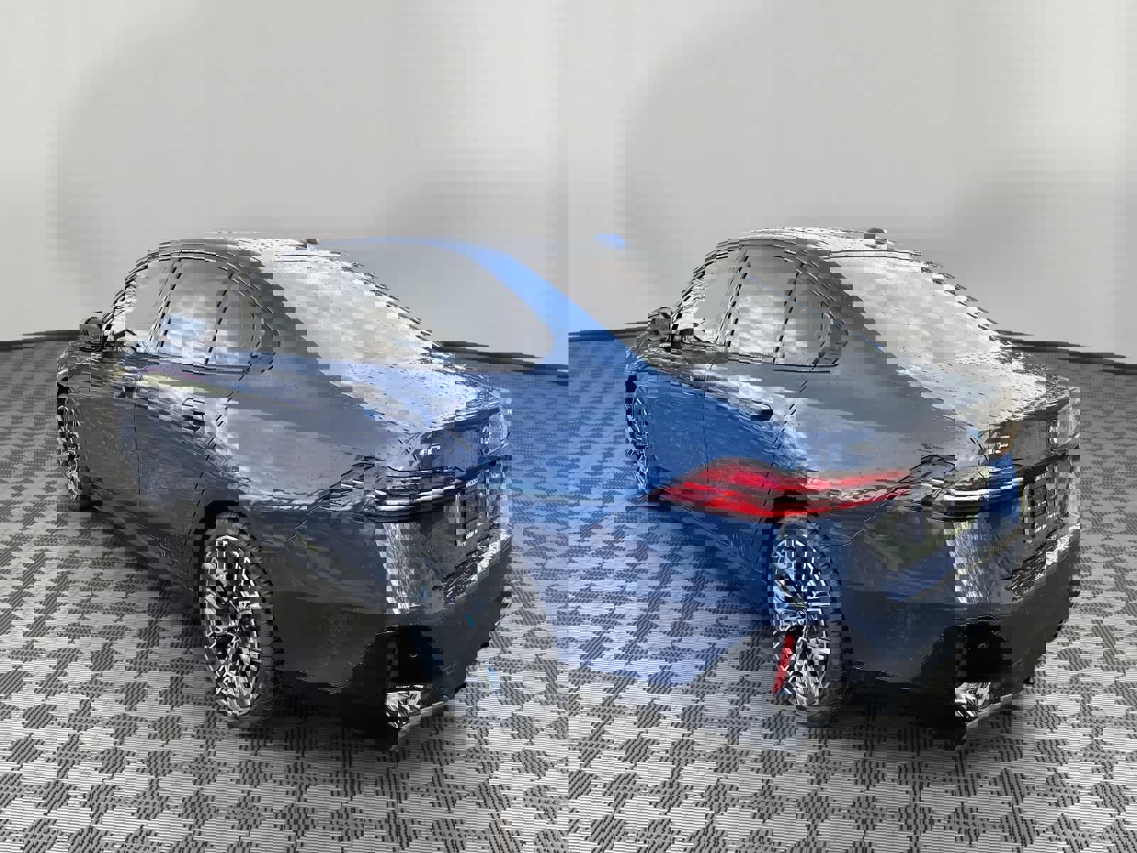 Certified 2026 BMW i5 eDrive40 w/ M Sport Package image 9