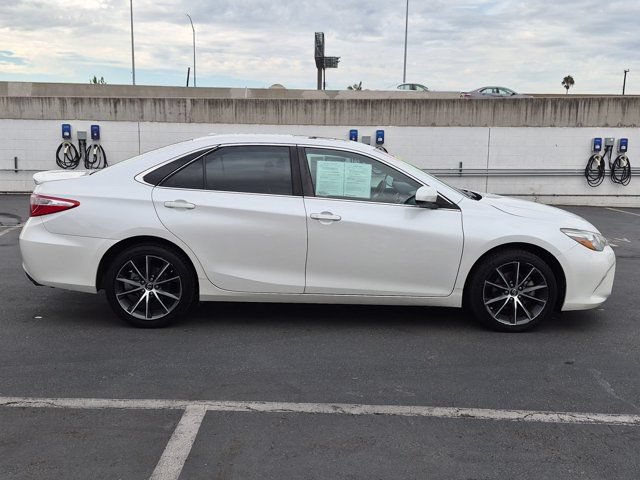 Used 2017 Toyota Camry XSE w/ Moonroof Package FWD image 4