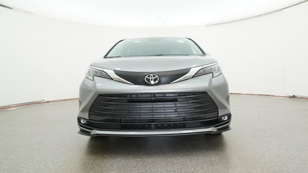 New 2026 Toyota Sienna XLE FWD image 18