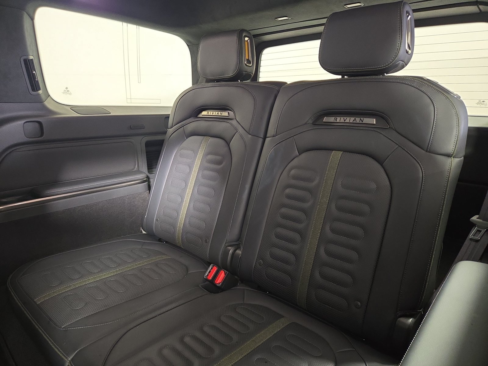 Used 2025 Rivian R1S Adventure Dual AWD/4WD image 22