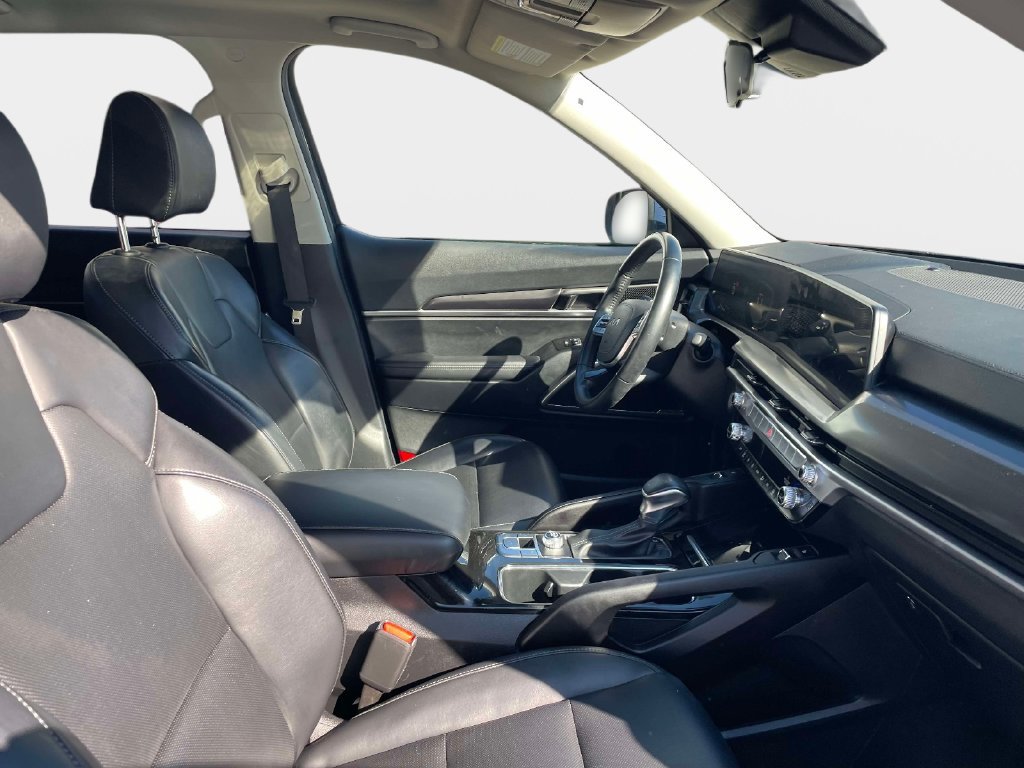 Used 2025 Kia Telluride S FWD image 11