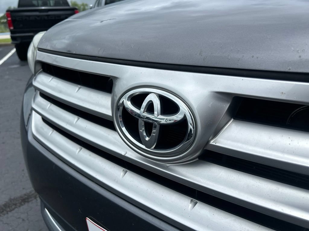 Used 2012 Toyota Highlander Limited w/ Tow Pkg AWD/4WD image 10