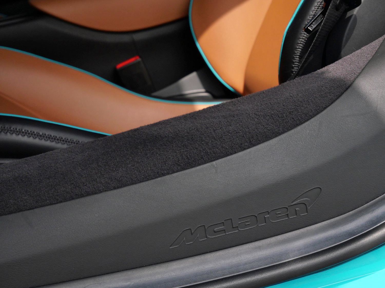 Used 2023 McLaren Artura RWD image 19