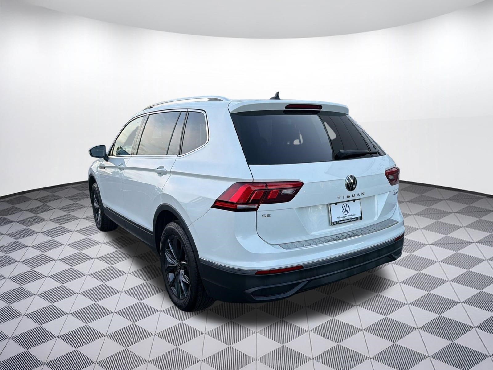 Certified 2023 Volkswagen Tiguan SE w/ Panoramic Sunroof Package AWD/4WD image 3