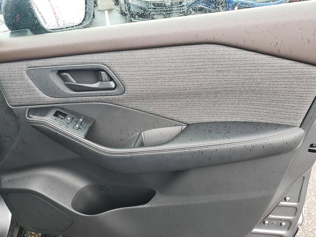 Used 2021 Nissan Rogue S AWD/4WD image 17