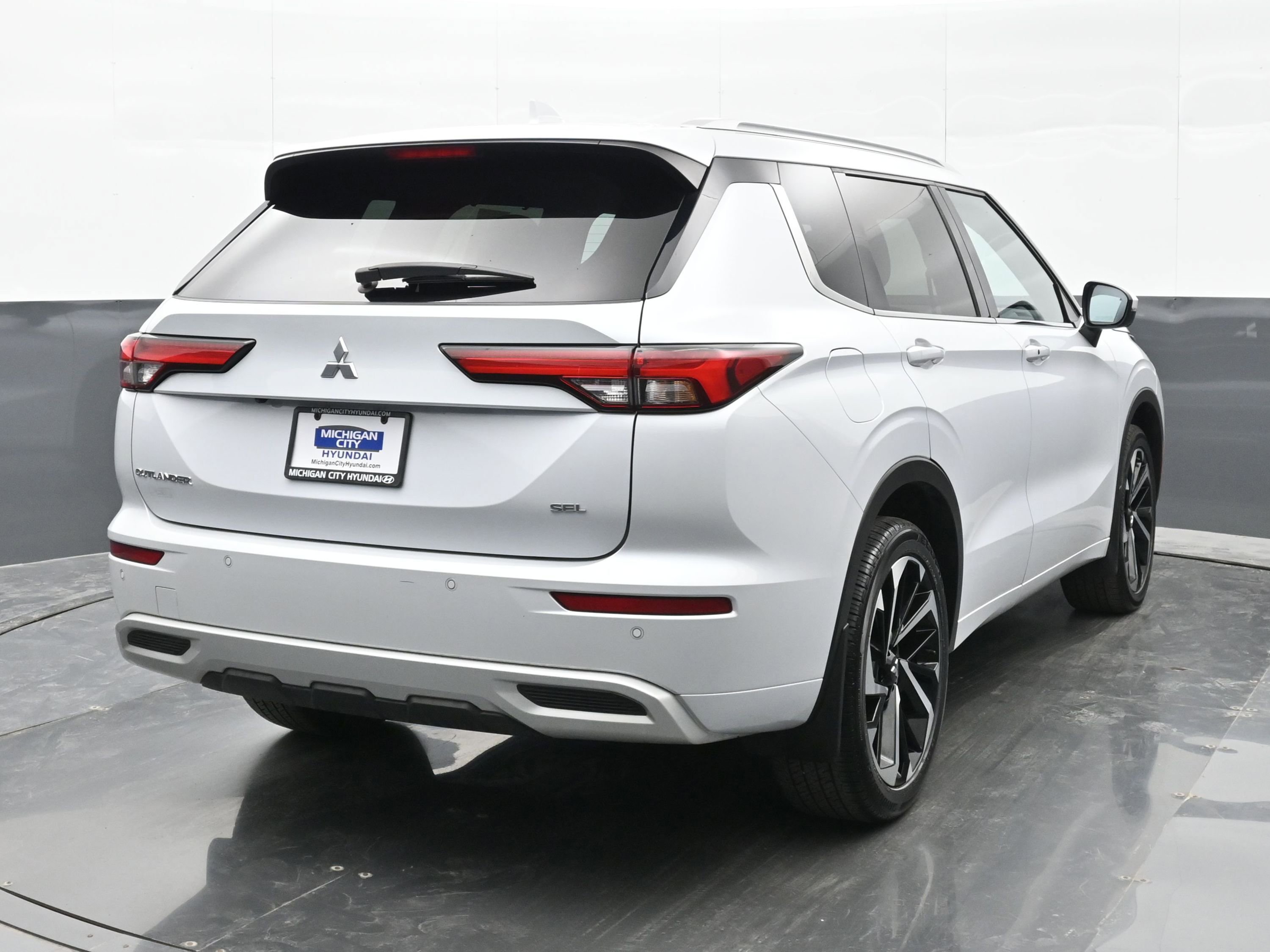 Used 2024 Mitsubishi Outlander SEL AWD/4WD image 4