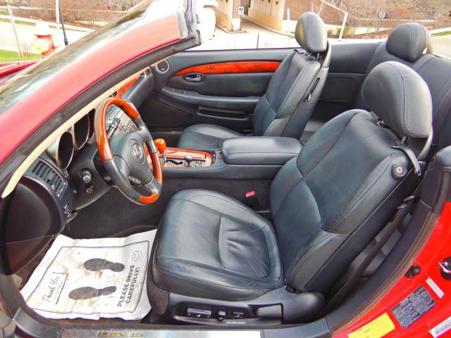 Used 2004 Lexus SC 430 Convertible image 31