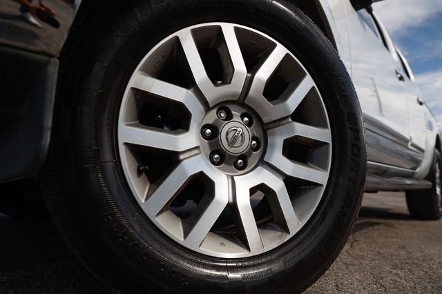 Used 2012 Nissan Frontier SL image 32