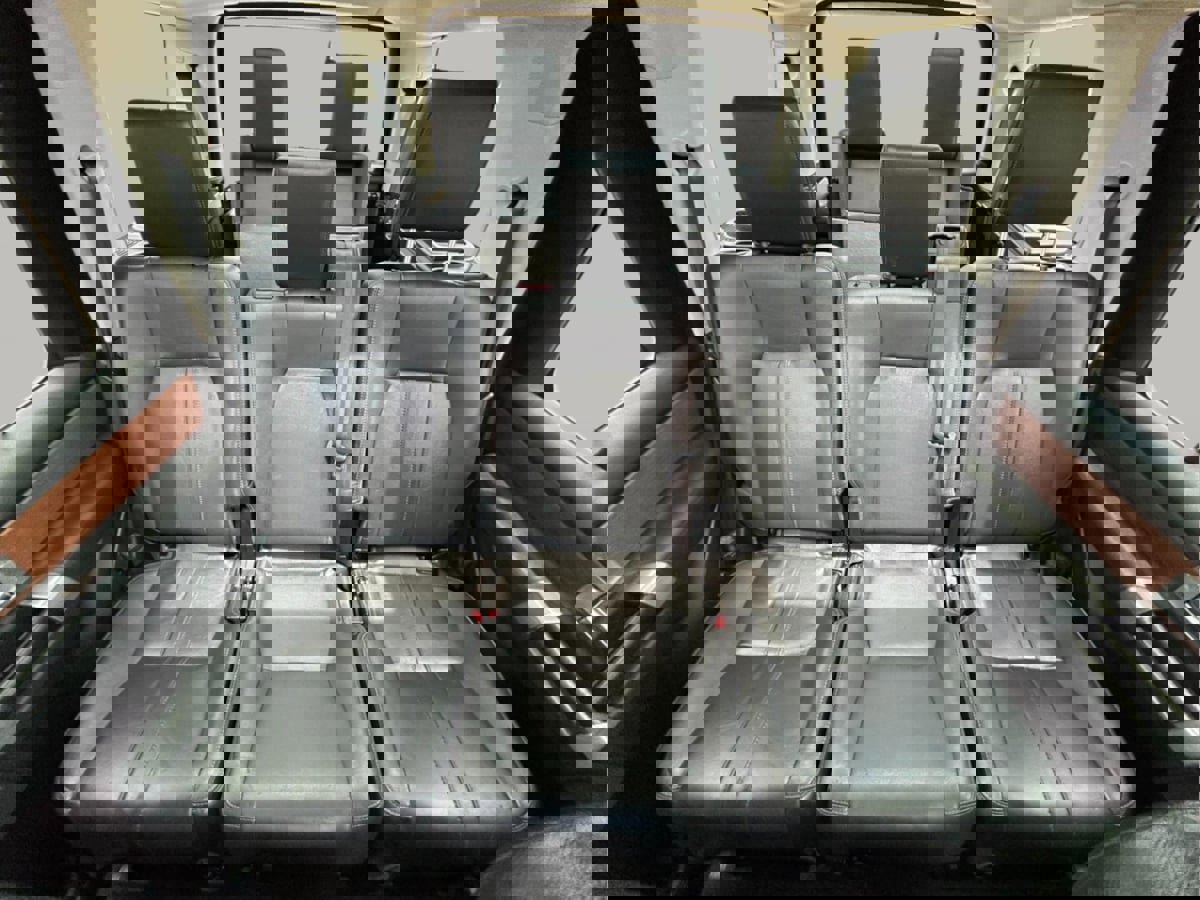 Used 2016 Land Rover LR4 image 35