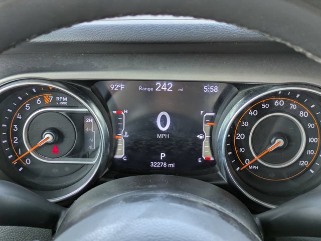 Certified 2023 Jeep Gladiator Sport AWD/4WD image 17