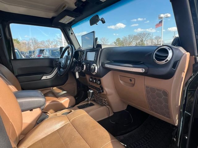 Used 2011 Jeep Wrangler Unlimited Sahara w/ Dual Top Group AWD/4WD image 12