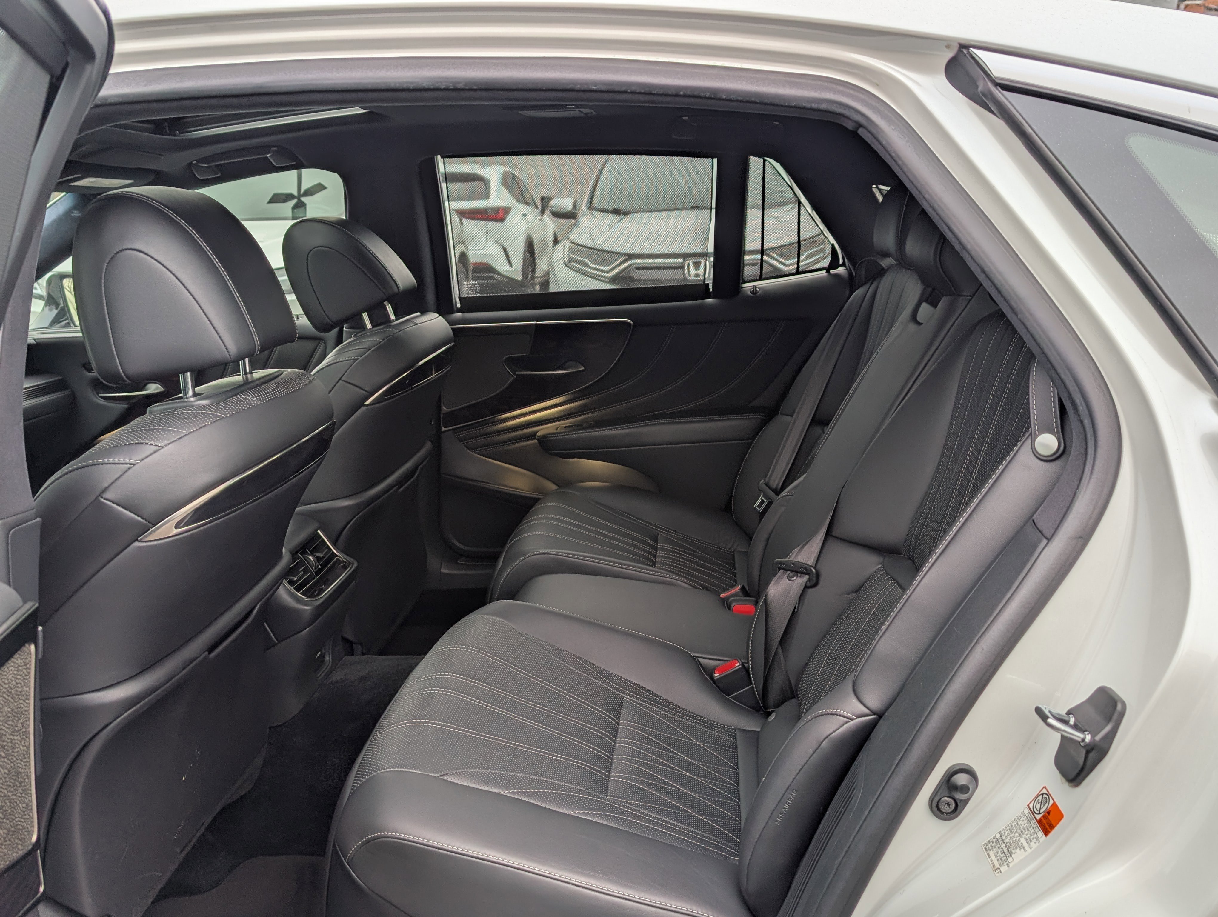 Used 2020 Lexus LS 500h AWD w/ Luxury Package image 15