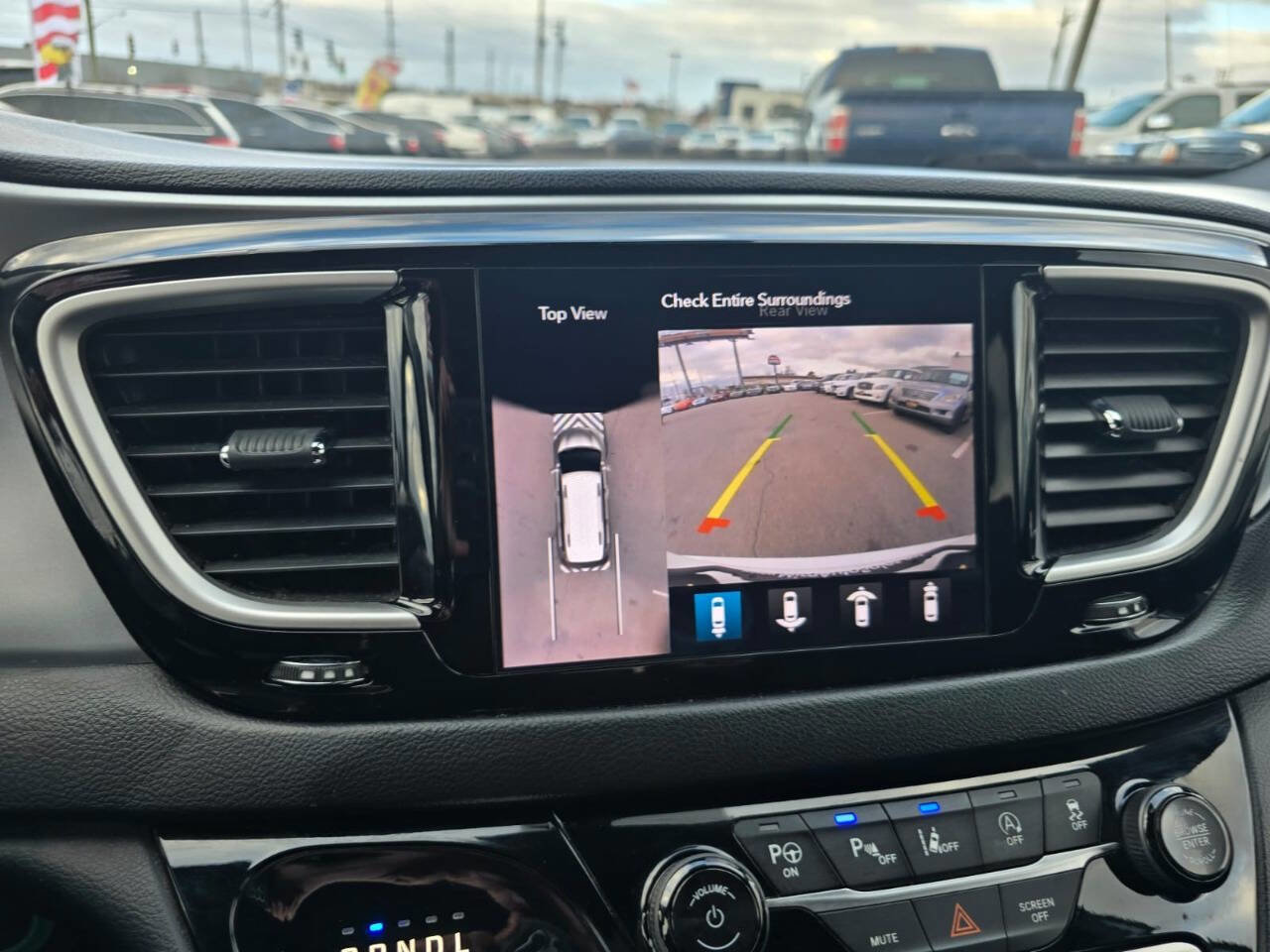 Used 2020 Chrysler Pacifica Touring w/ Advanced Safetytec Group FWD image 22