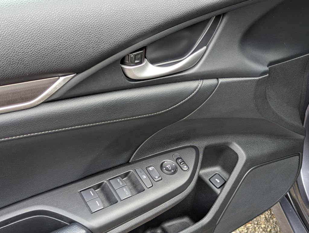 Used 2020 Honda Civic Touring image 11