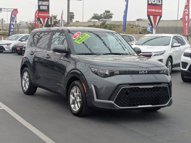 Used 2025 Kia Soul LX w/ LX Technology Package image 3