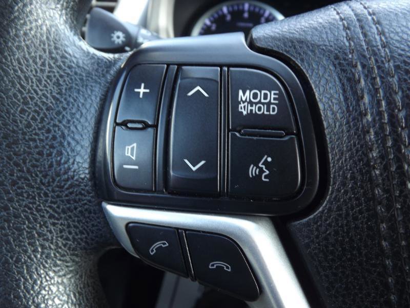 Used 2017 Toyota Highlander LE w/ Carpet Mat Package FWD image 14