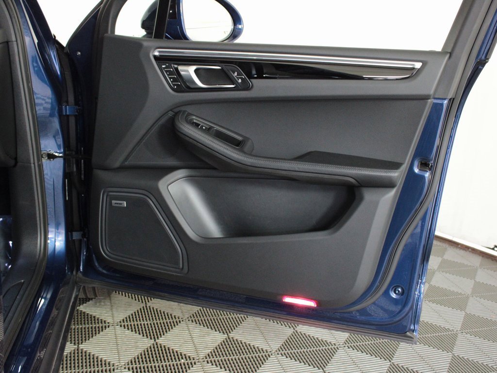 Used 2022 Porsche Macan w/ Premium Package Plus image 37