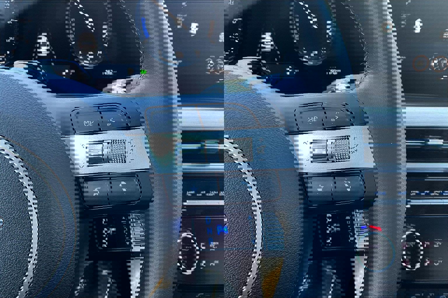 Used 2025 Hyundai Tucson Limited image 12