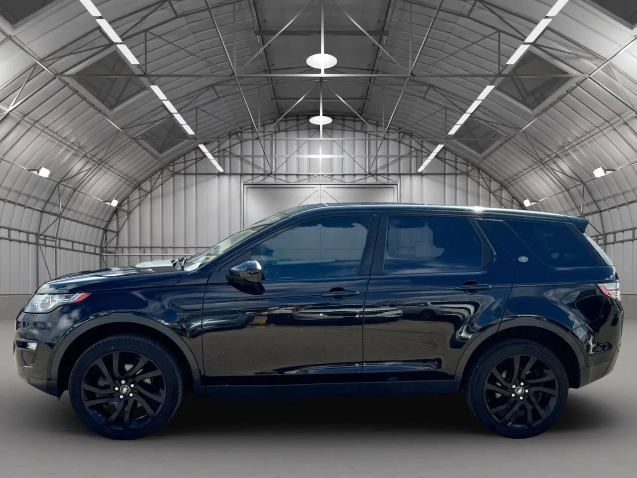 Used 2018 Land Rover Discovery Sport HSE image 4