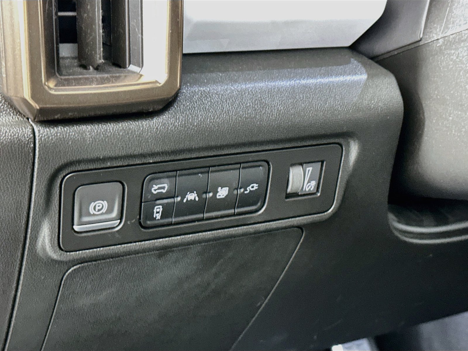 Used 2024 GMC Hummer EV 2X w/ LPO, Illumination Package AWD/4WD image 11