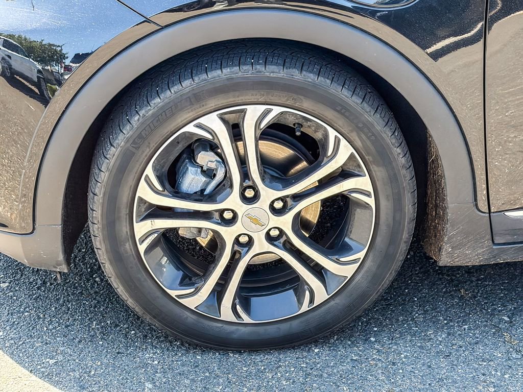Used 2017 Chevrolet Bolt Premier w/ Driver Confidence II Package FWD image 7
