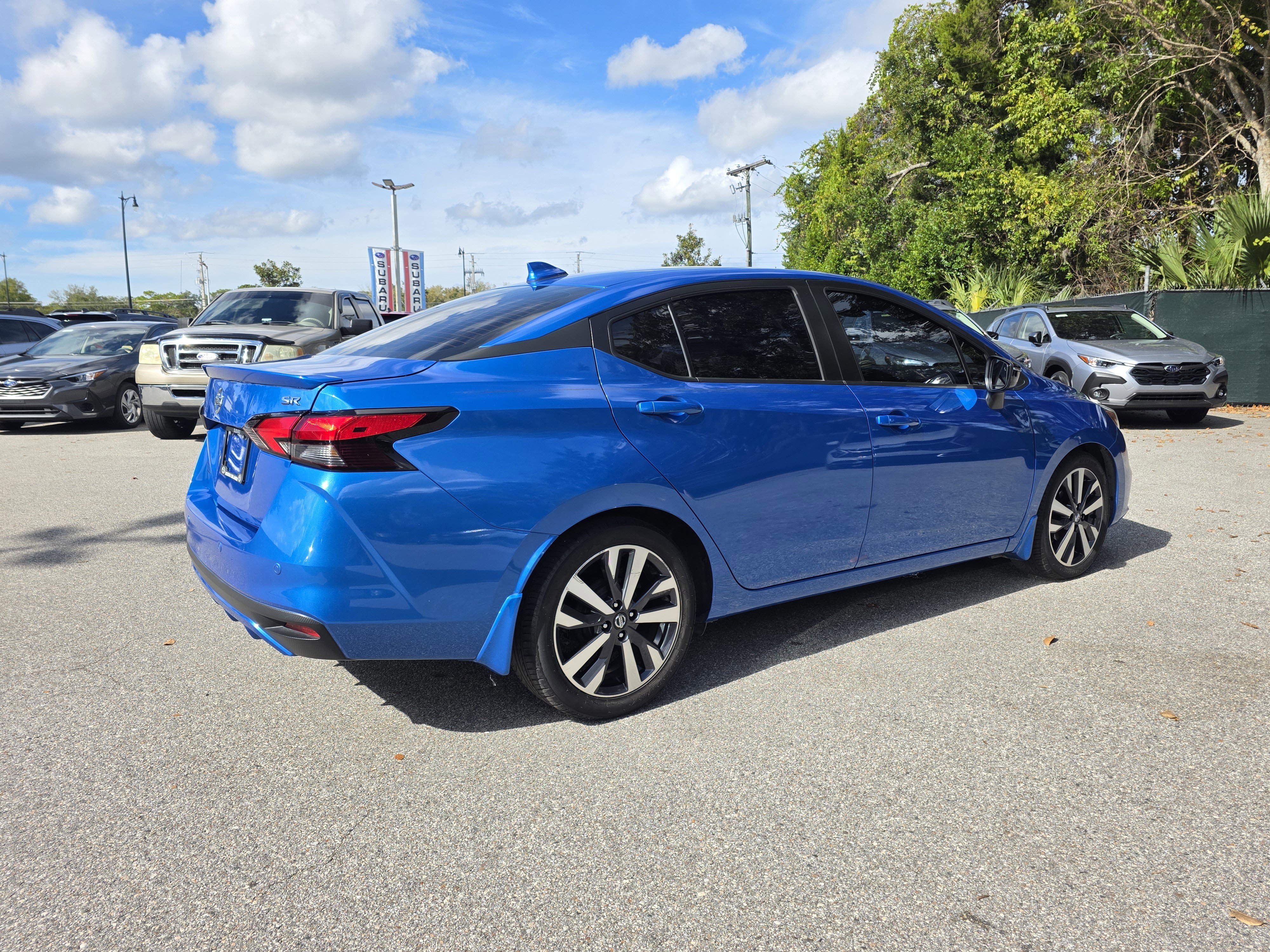 Used 2020 Nissan Versa SR w/ Convenience Package image 3