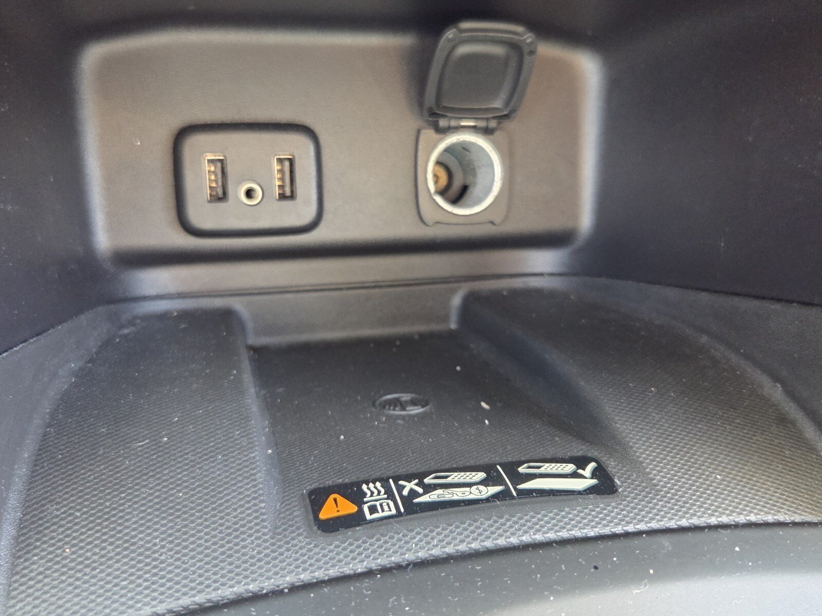 Certified 2018 Chevrolet Equinox Premier FWD image 29