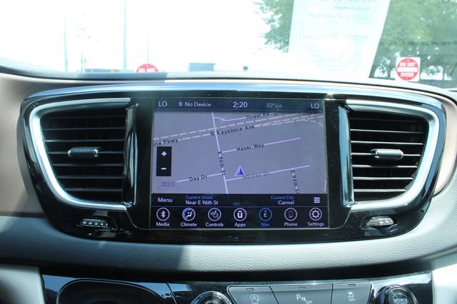 Used 2018 Chrysler Pacifica Touring-L Plus w/ Tire & Wheel Group FWD image 22