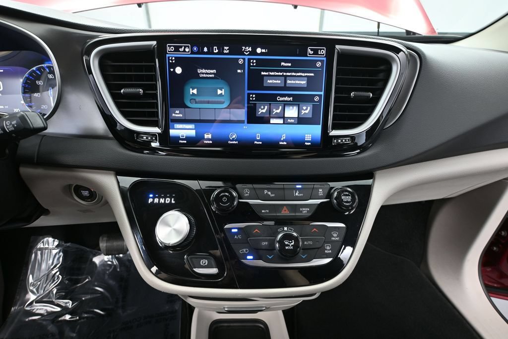 Used 2024 Chrysler Pacifica Touring-L FWD image 31