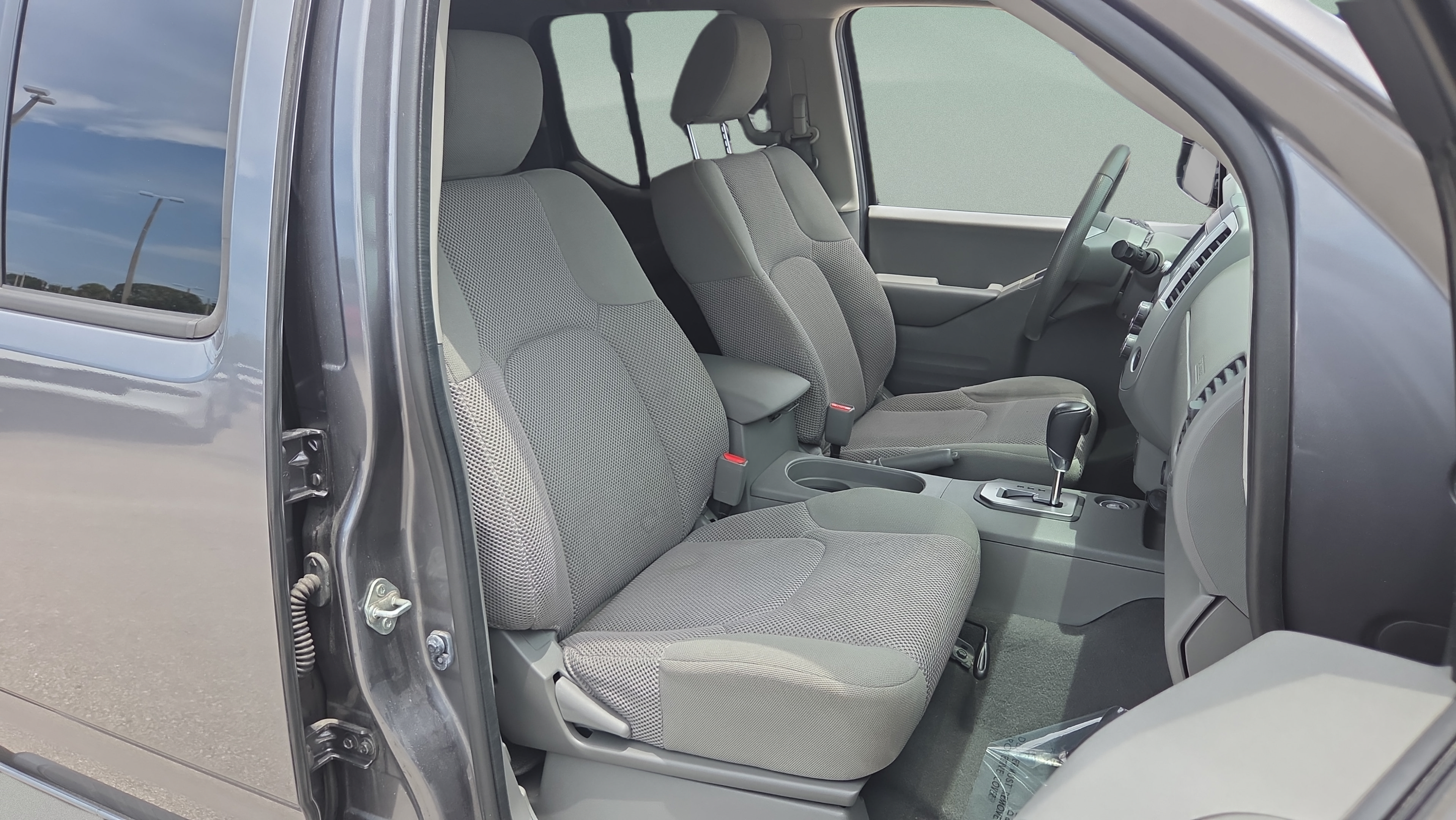 Used 2021 Nissan Frontier SV w/ Midnight Edition Floor Mats RWD image 17