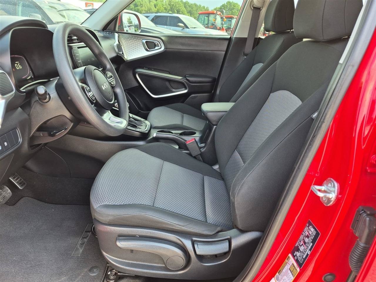 Used 2023 Kia Soul LX w/ LX Technology Package FWD image 15