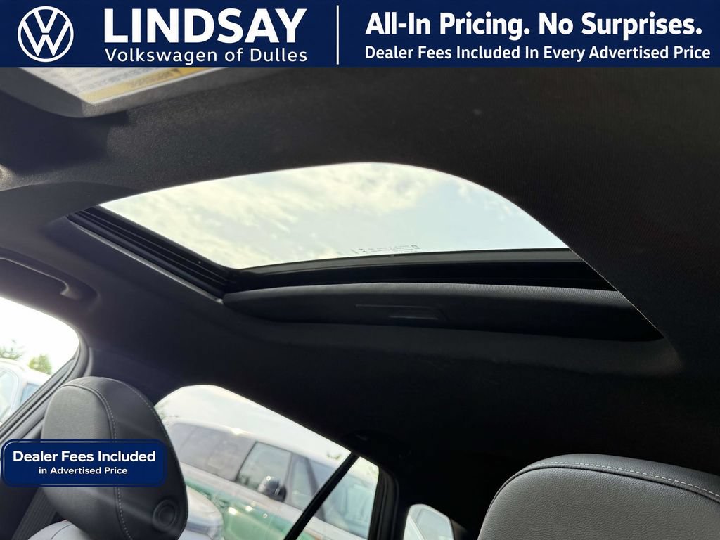 Used 2025 Chevrolet Trax RS w/ Sunroof Package FWD image 16