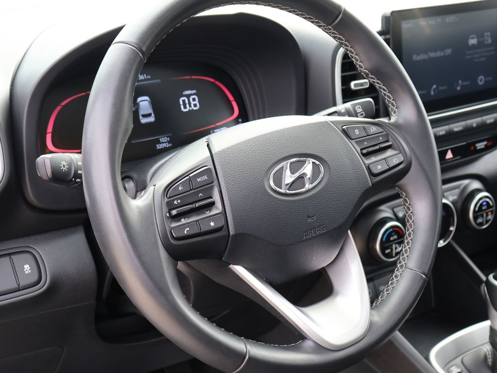 Used 2025 Hyundai Venue SEL FWD image 23
