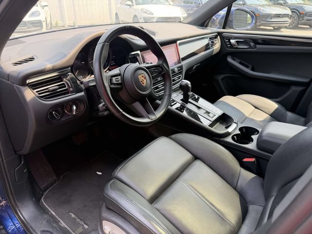 Certified 2024 Porsche Macan AWD/4WD image 5