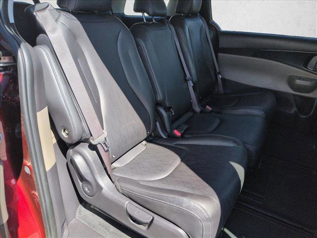 Used 2025 Kia Carnival image 20