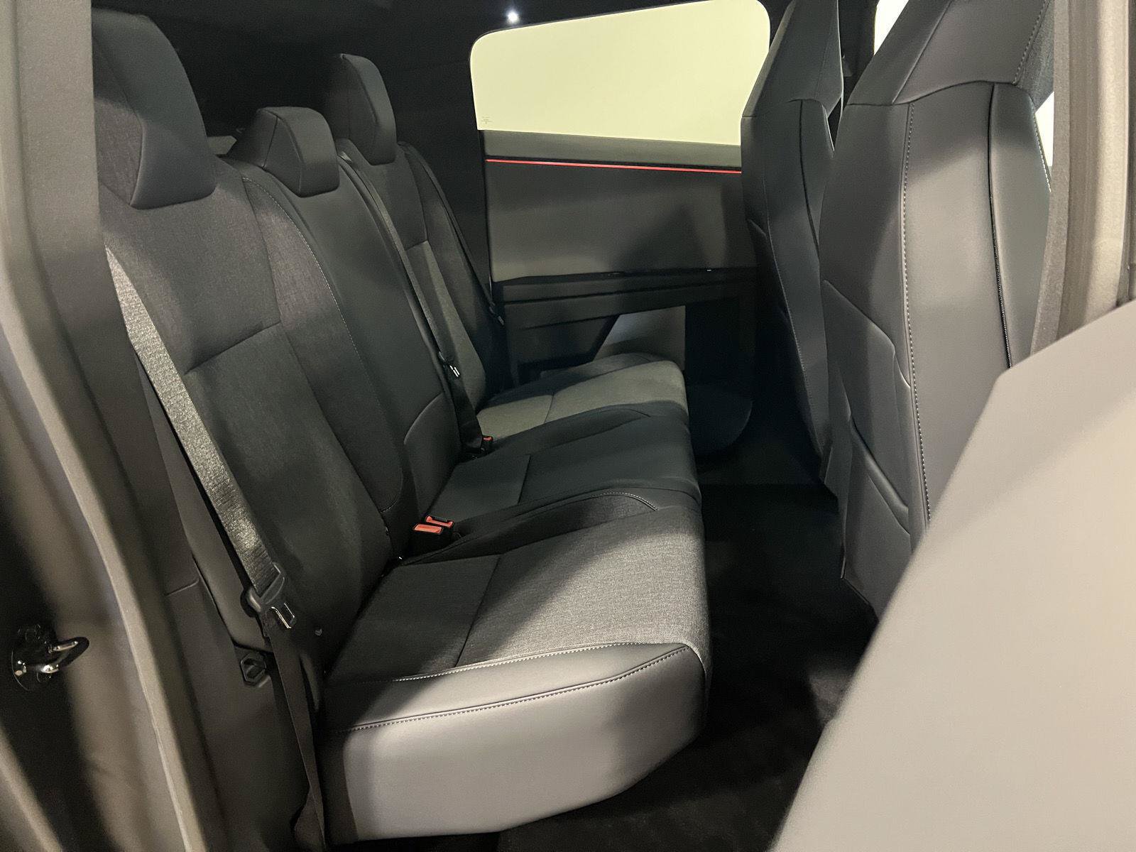 Used 2026 Tesla Cybertruck AWD Crew Cab image 40